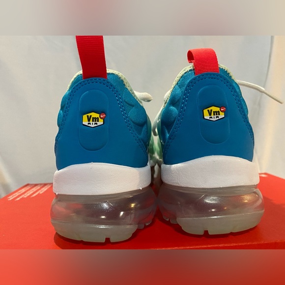 Nike Air VaporMax Plus - Picture 3 of 8